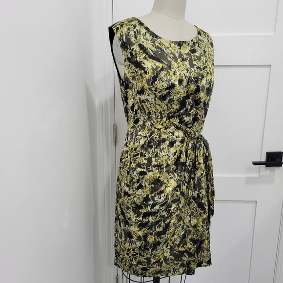 Vince Camuto Dress Faux Wrap Lined Sleeveless Camo With Tie Size 10P - Picture 3 of 10